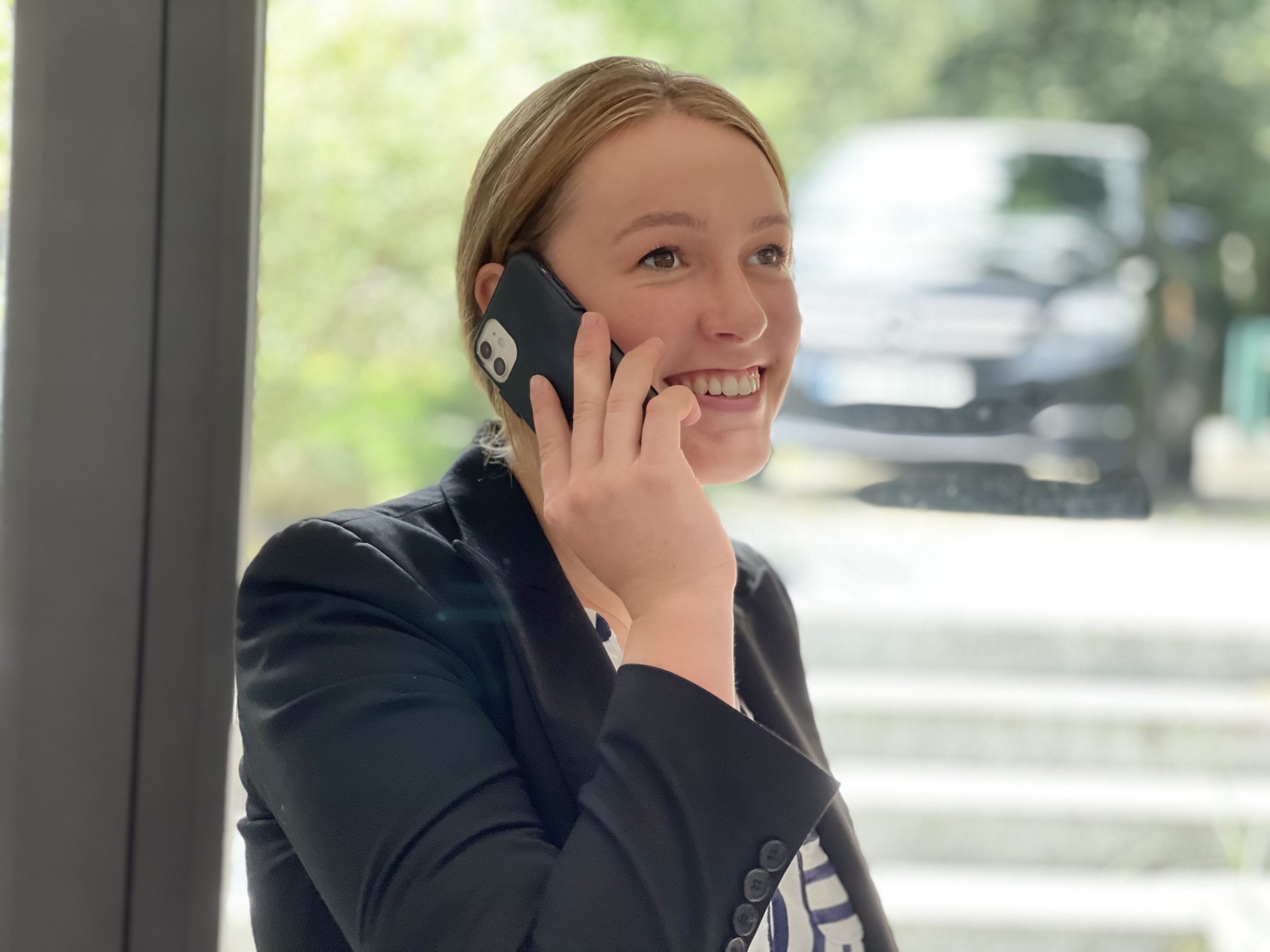 MERICK Ansprechpartnerin im Telefongespräch
